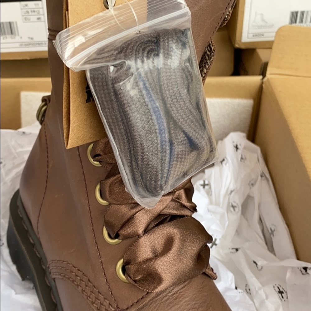 🔥Dr. Martens Aimilita 9-Eye Toe Cap Boot NWT - Picture 12 of 15